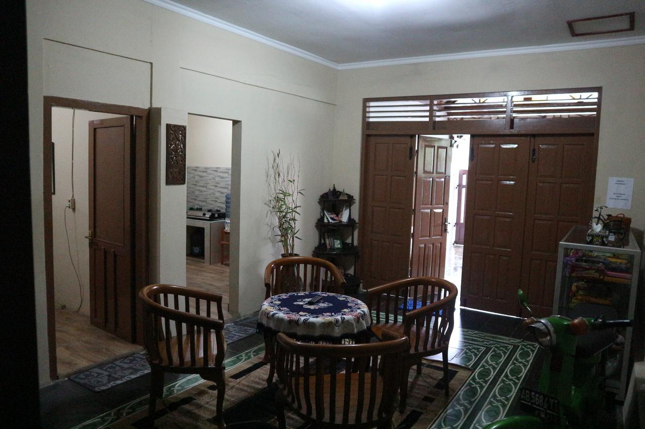 Kembar Guesthouse Yogyakarta Exterior foto
