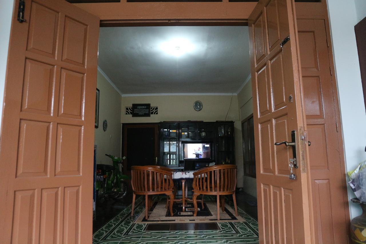Kembar Guesthouse Yogyakarta Exterior foto