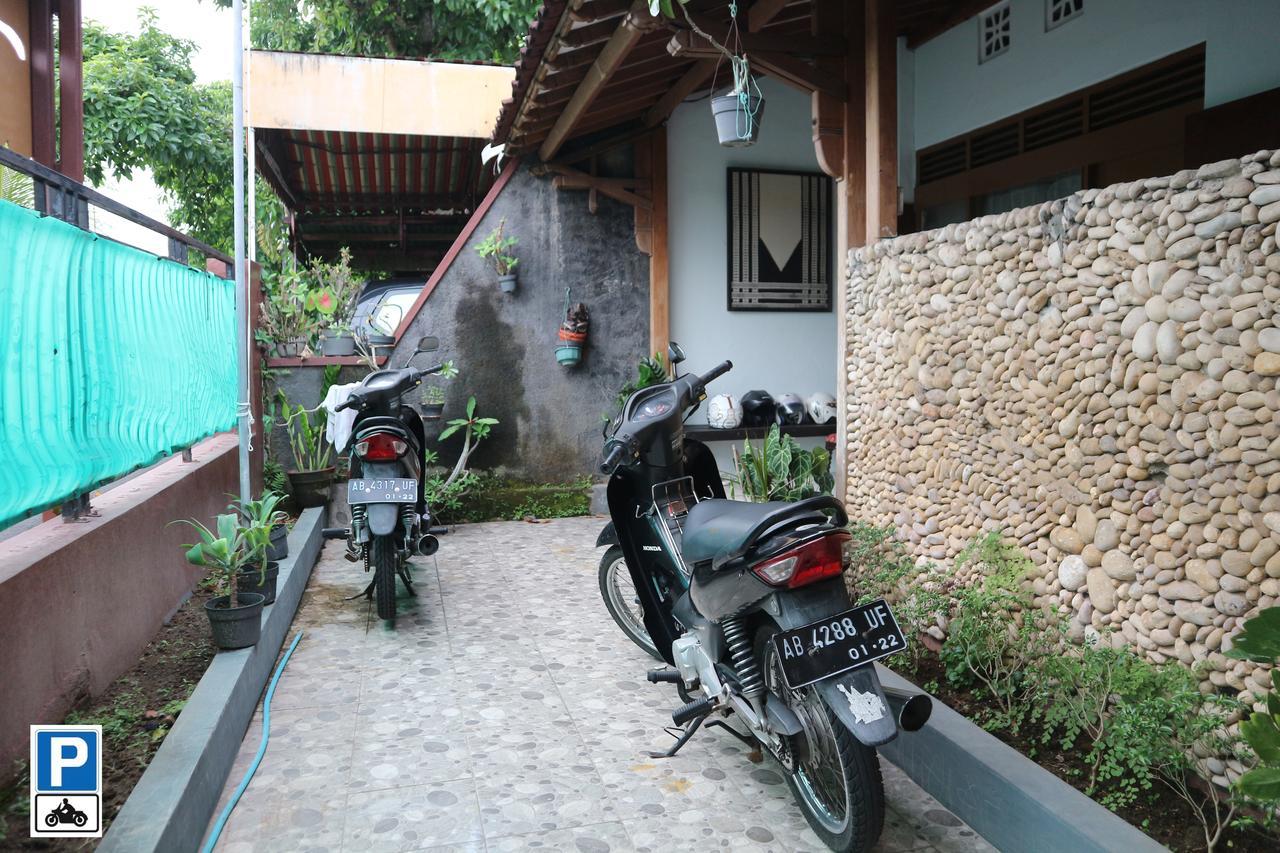 Kembar Guesthouse Yogyakarta Exterior foto