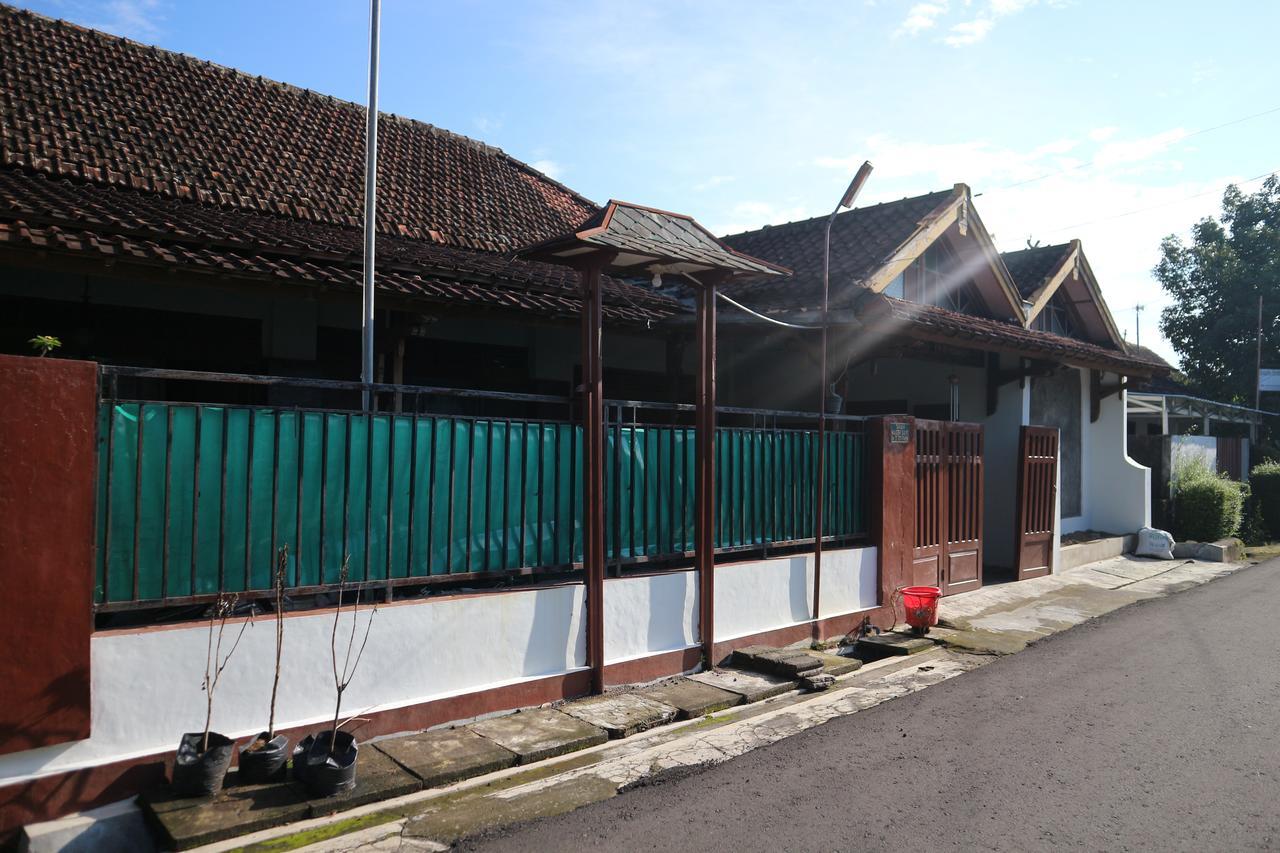 Kembar Guesthouse Yogyakarta Exterior foto